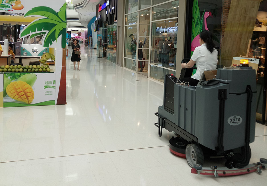 江西大型清潔設備多功能洗地機和電動<a href=http://www.hrbhsun.com target=_blank class=infotextkey>掃地車生產廠</a>