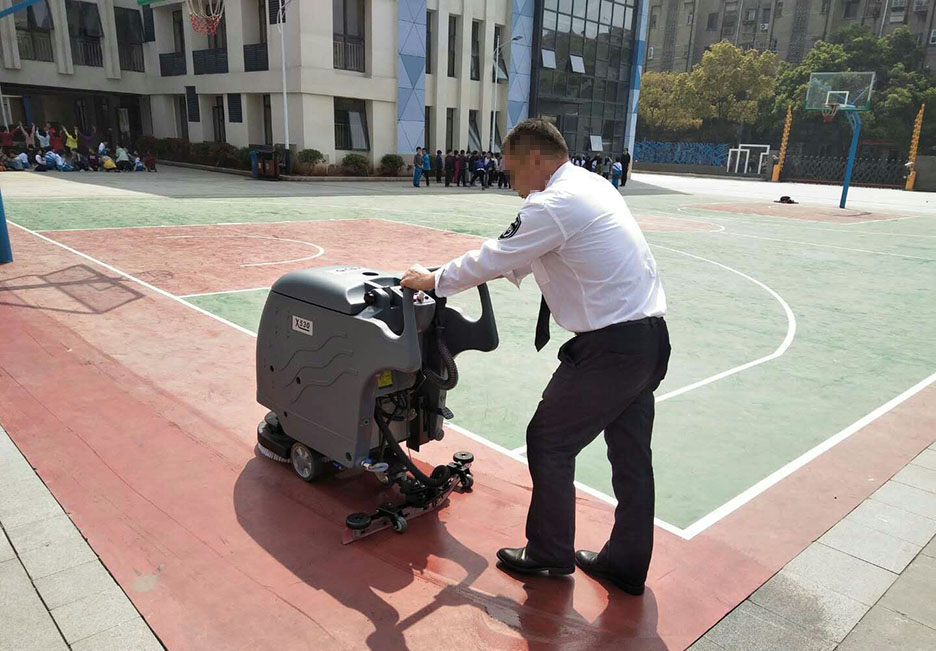 江西大型清潔設備多功能洗地機和電動<a href=http://www.hrbhsun.com target=_blank class=infotextkey>掃地車生產廠</a>