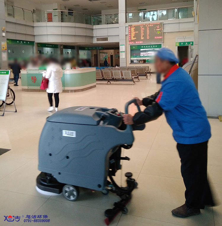 醫(yī)院大廳保潔，醫(yī)院手推式洗地機(jī)